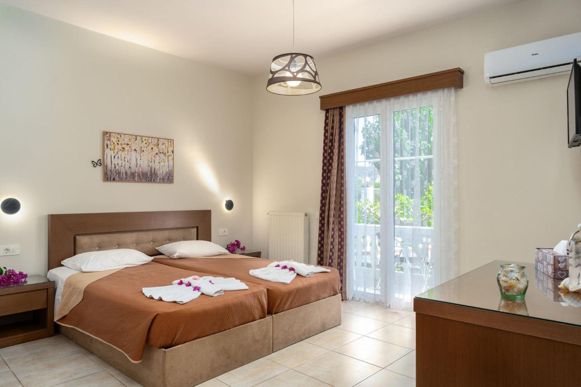 Stathis Beachfront Luxury Rooms Kalamákion Exteriör bild