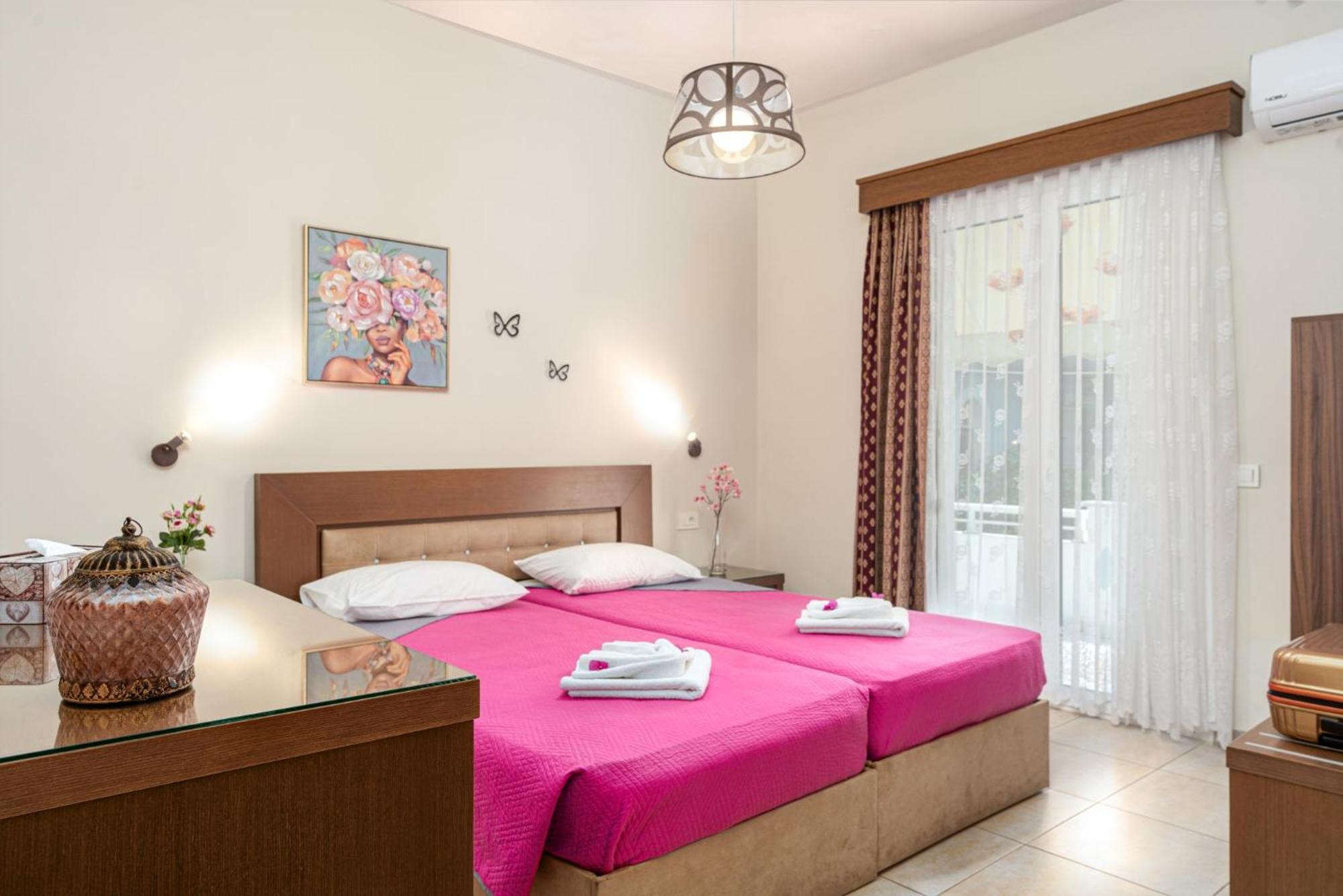 Stathis Beachfront Luxury Rooms Kalamákion Rum bild