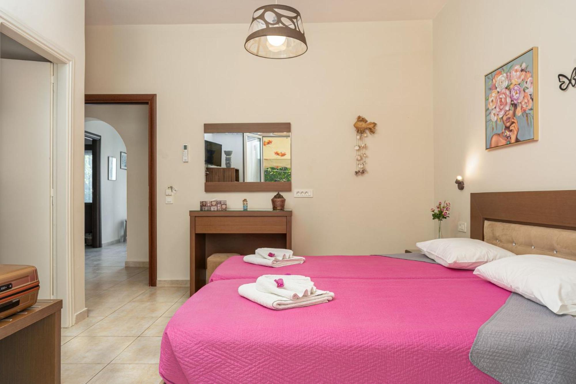 Stathis Beachfront Luxury Rooms Kalamákion Rum bild