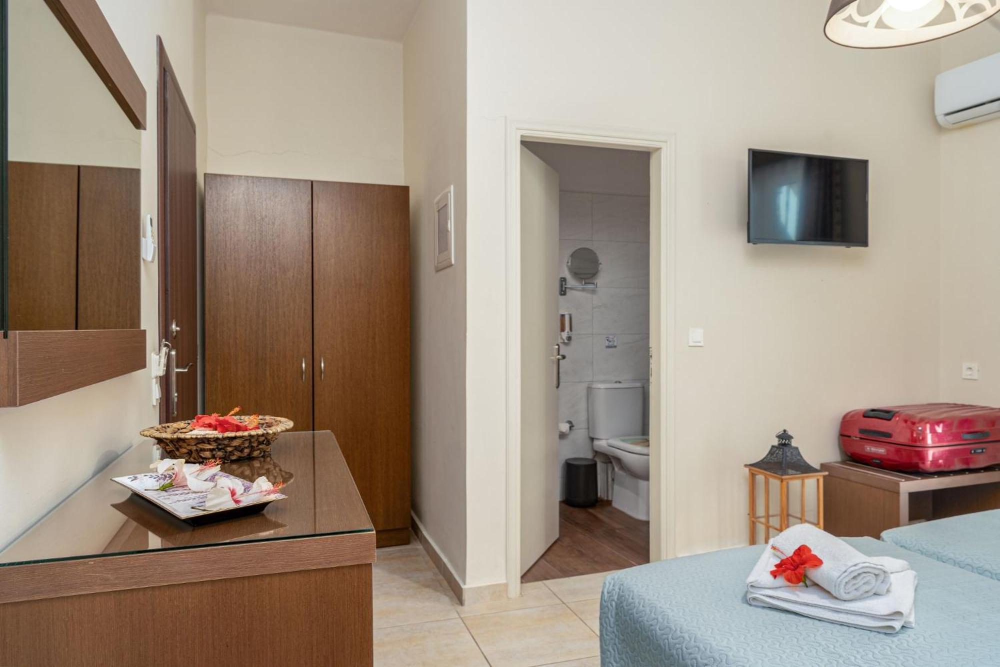 Stathis Beachfront Luxury Rooms Kalamákion Rum bild