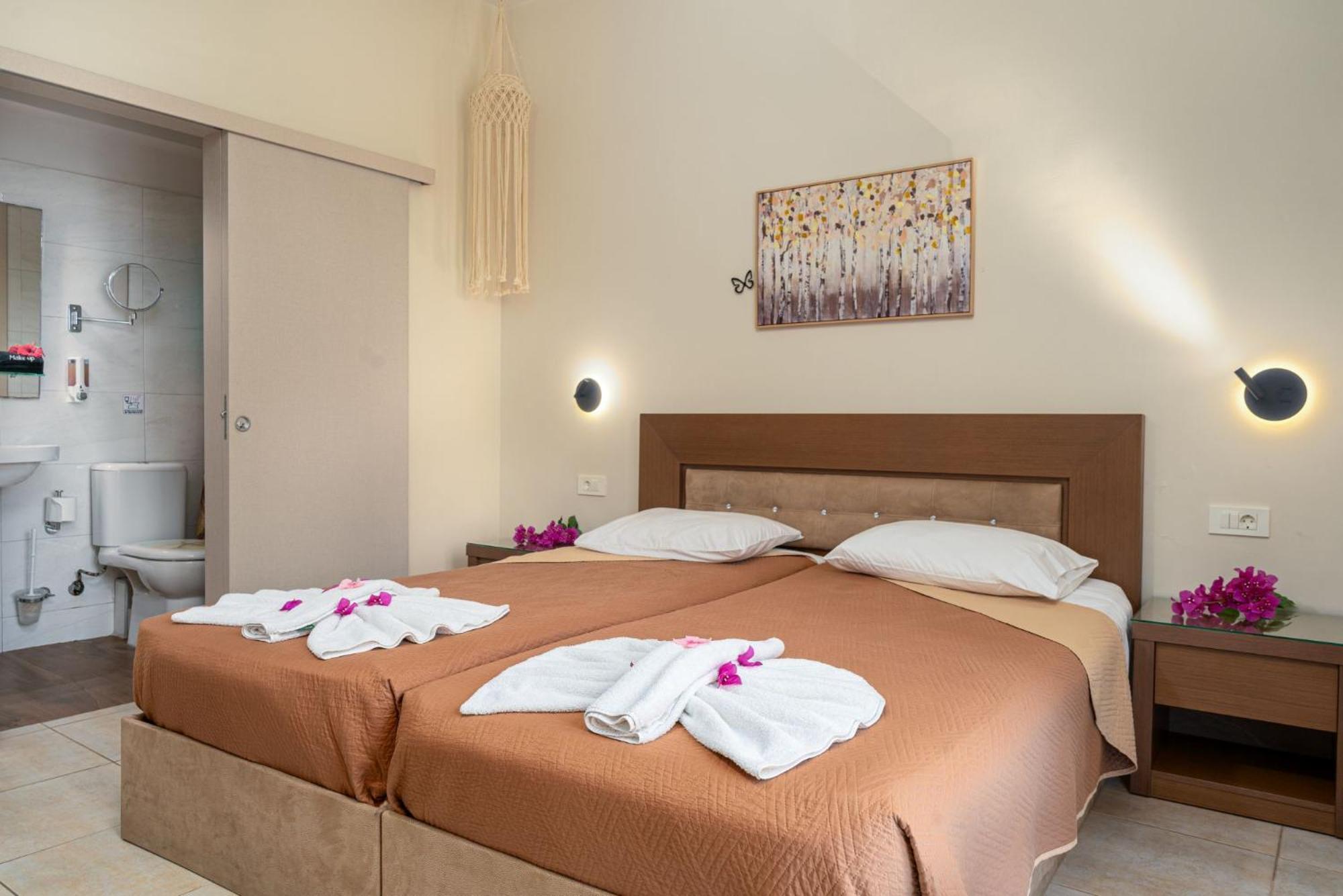 Stathis Beachfront Luxury Rooms Kalamákion Rum bild