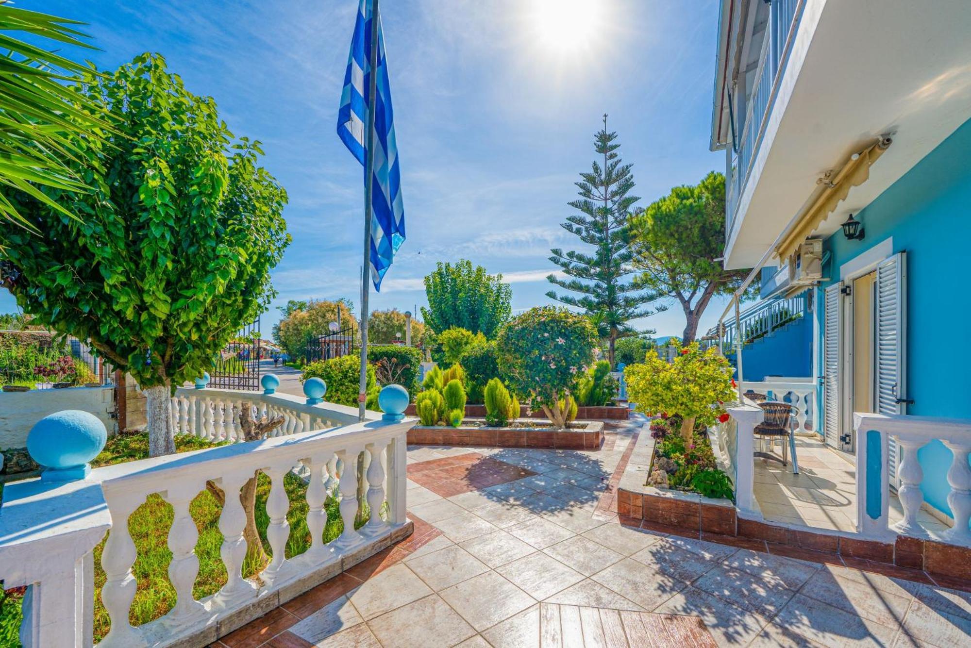 Stathis Beachfront Luxury Rooms Kalamákion Exteriör bild