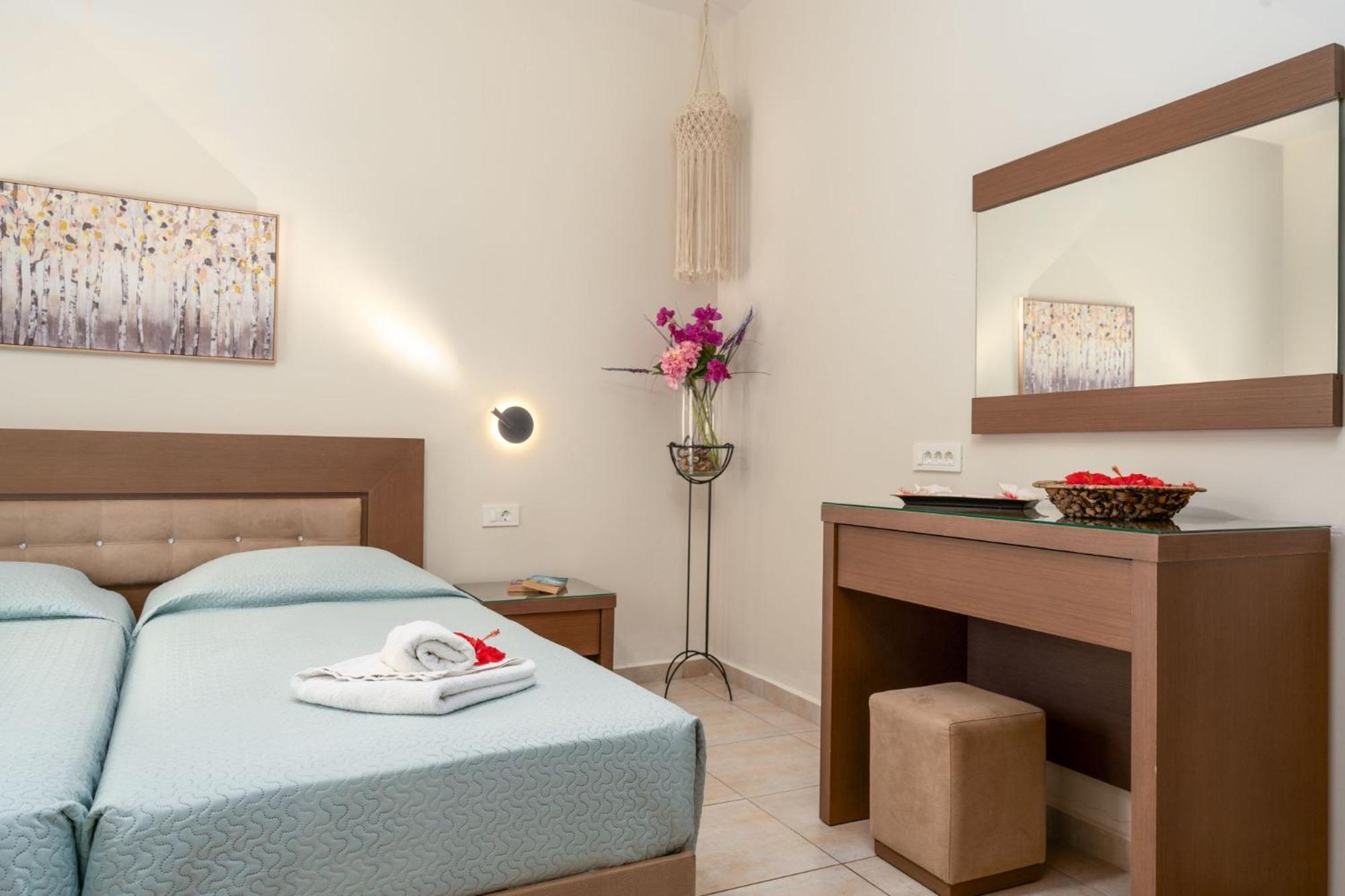 Stathis Beachfront Luxury Rooms Kalamákion Exteriör bild
