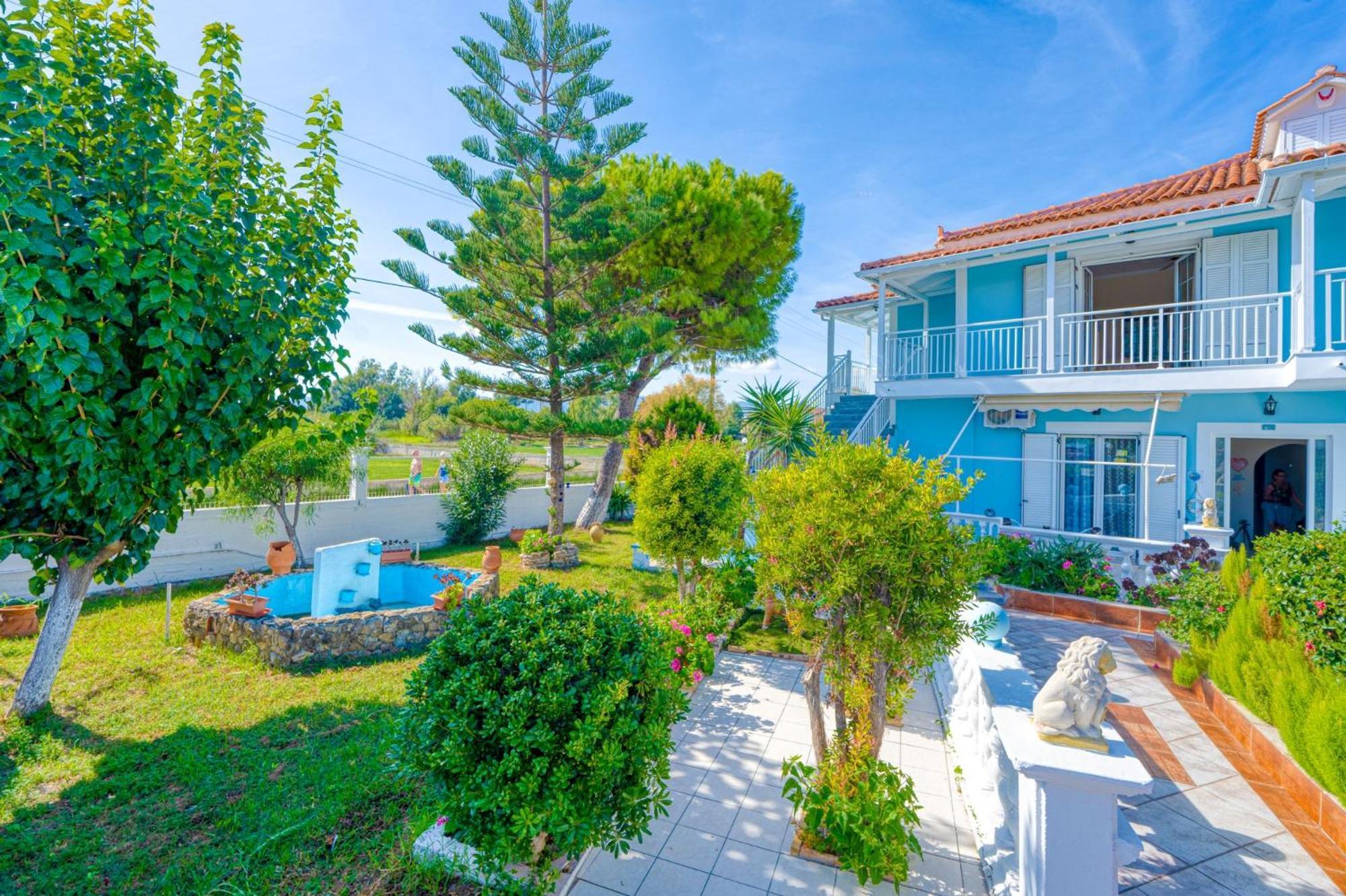 Stathis Beachfront Luxury Rooms Kalamákion Exteriör bild