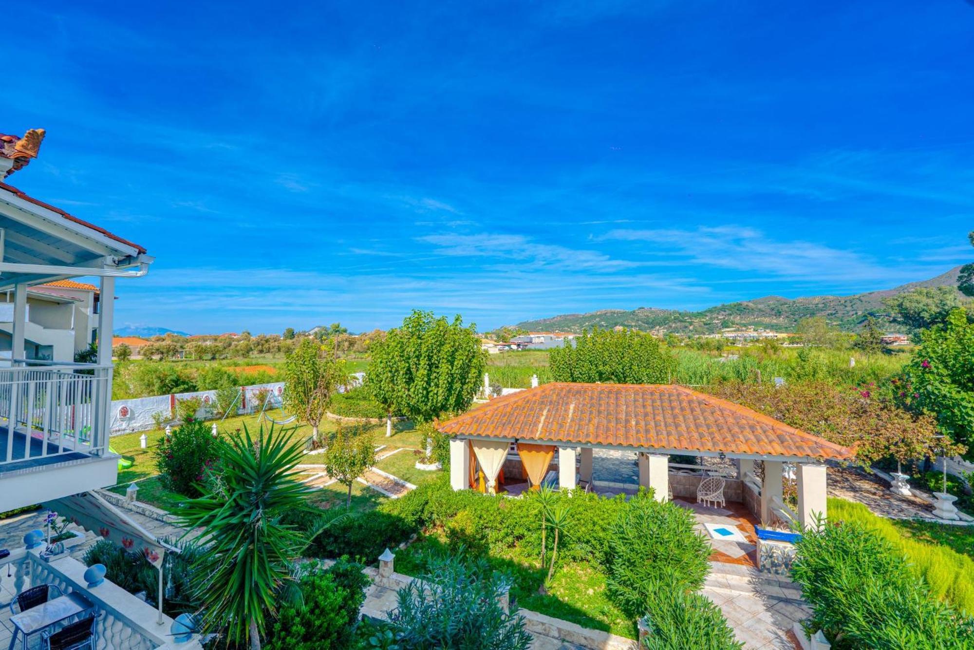 Stathis Beachfront Luxury Rooms Kalamákion Exteriör bild